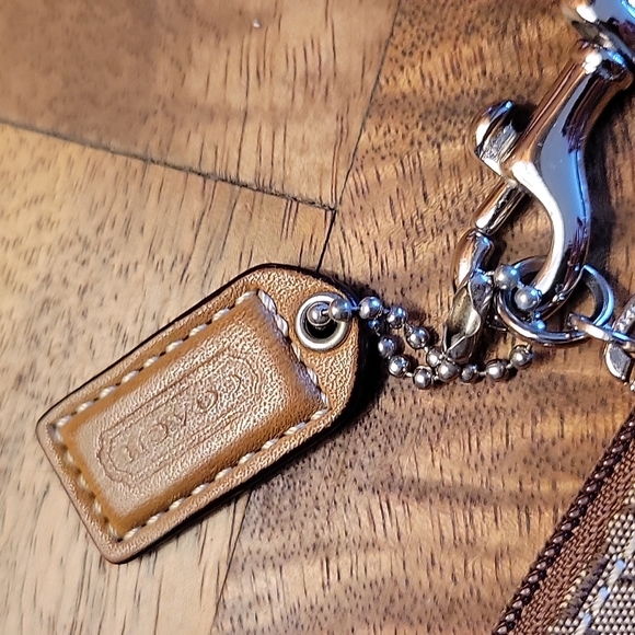 COACH WRISTLET. Sold - Picture 2 of 3